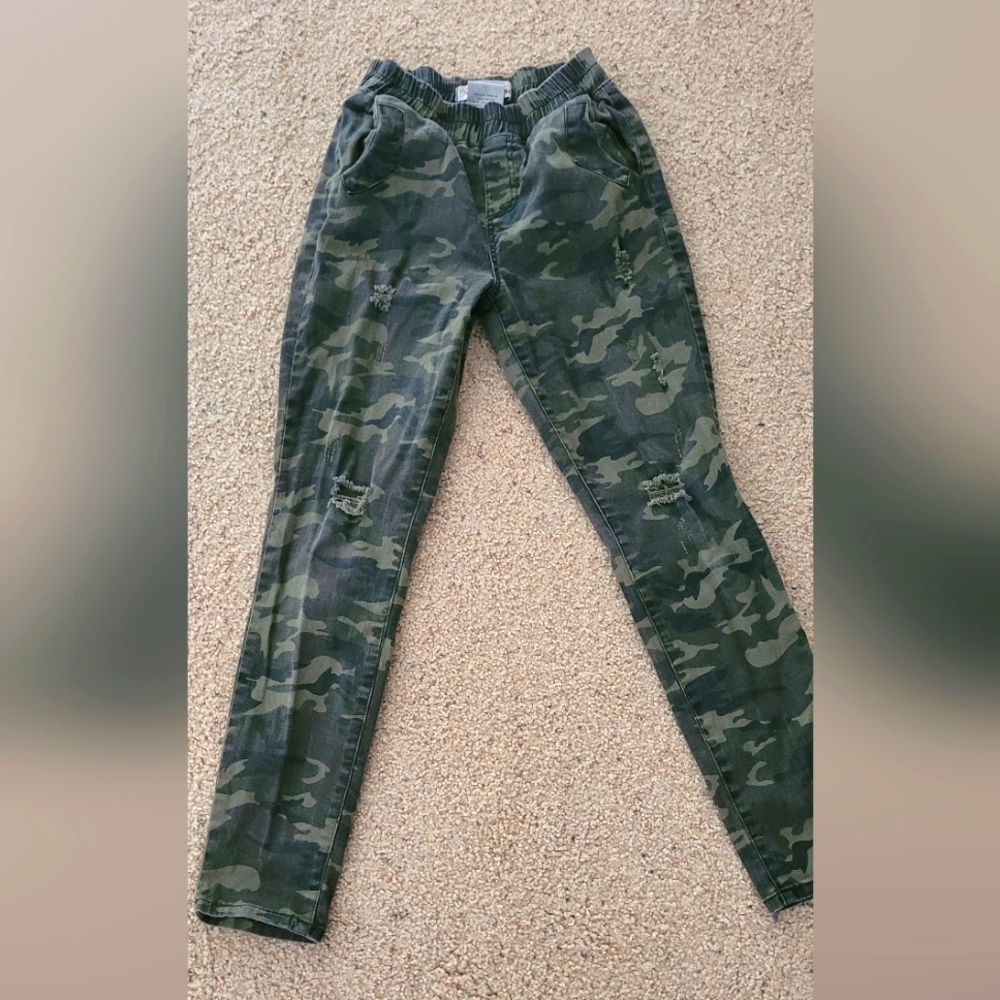 Camo Elastic-Waist Women's Jogger Pants